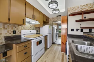 Photo #2: 2628545 Listing