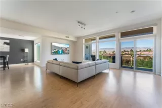 Photo #4: 2628573 Listing