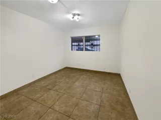 Photo #4: 2628670 Listing