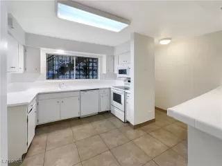 Photo #5: 2628670 Listing