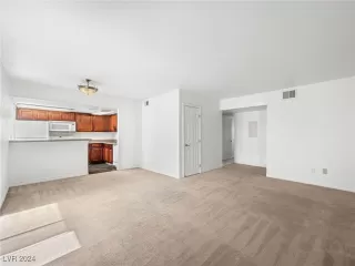 Photo #3: 2628741 Listing