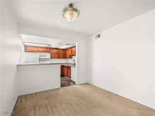 Photo #4: 2628741 Listing