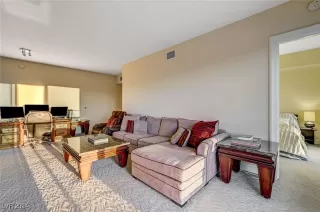 Photo #4: 2628770 Listing