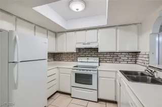 Photo #3: 2628776 Listing