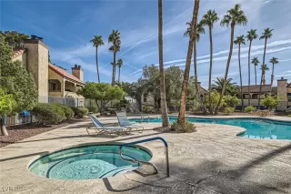 Photo #4: 2628776 Listing