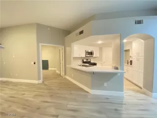 Photo #3: 2628875 Listing