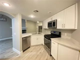 Photo #4: 2628875 Listing