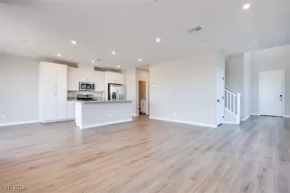 Photo #5: 2628898 Listing