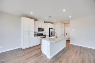 Photo #6: 2628898 Listing