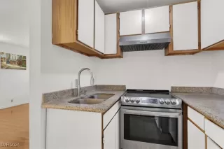 Photo #4: 2628907 Listing