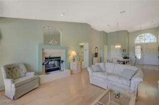 Photo #3: 2628924 Listing