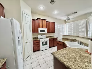 Photo #5: 2629157 Listing