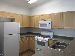 Photo #3: 2629307 Listing 