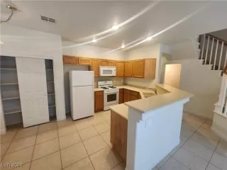 Photo #4: 2629736 Listing