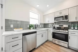 Photo #4: 2629776 Listing