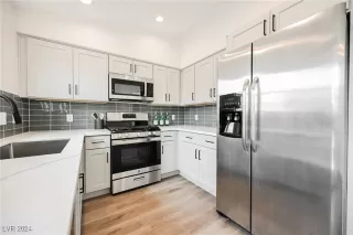 Photo #5: 2629776 Listing