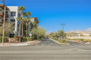 Photo #3: 2629778 Listing