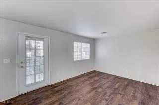 Photo #3: 2629907 Listing