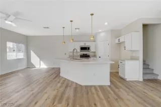 Photo #3: 2629977 Listing