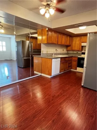 Photo #6: 2630034 Listing