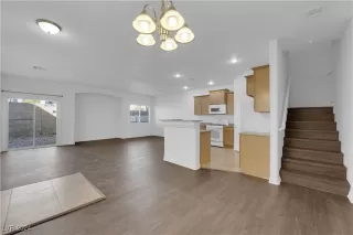 Photo #4: 2630053 Listing