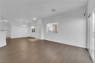 Photo #5: 2630053 Listing