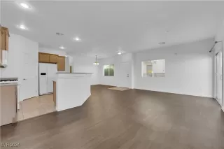 Photo #6: 2630053 Listing