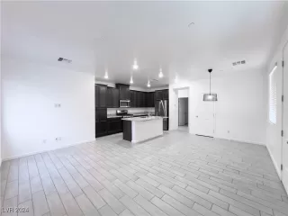 Photo #2: 2630087 Listing