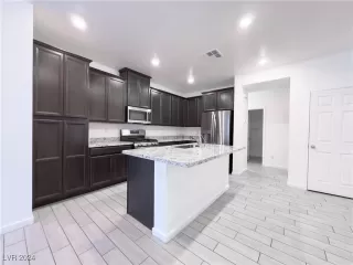 Photo #3: 2630087 Listing