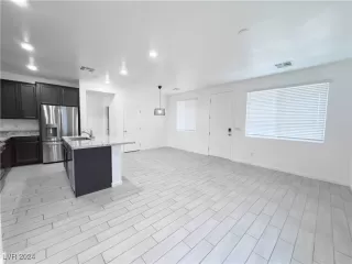 Photo #4: 2630087 Listing