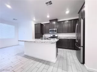 Photo #5: 2630087 Listing