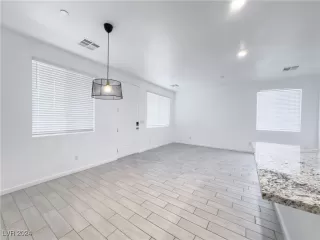 Photo #6: 2630087 Listing