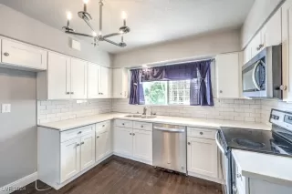 Photo #2: 2631045 Listing