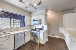 Photo #3: 2631045 Listing