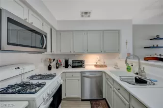 Photo #3: 2631357 Listing