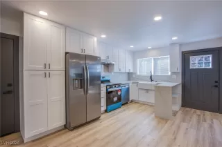 Photo #5: 2631401 Listing