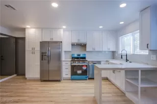 Photo #6: 2631401 Listing