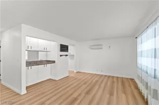 Photo #4: 2631530 Listing