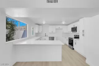 Photo #6: 2631610 Listing