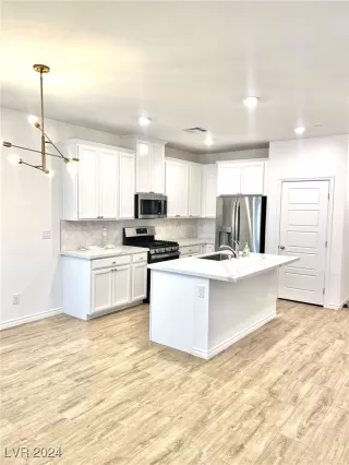 Photo #1: 2631622 Listing 