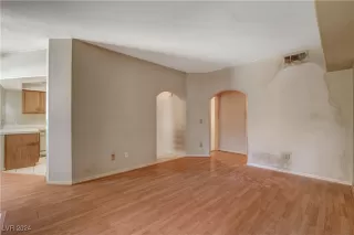 Photo #3: 2631798 Listing