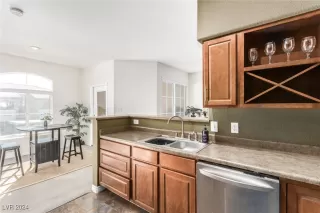 Photo #6: 2631816 Listing