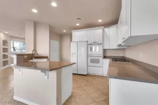 Photo #5: 2631993 Listing