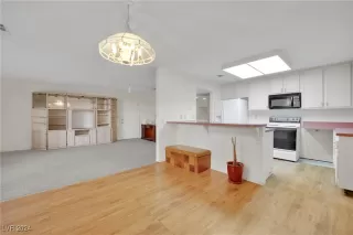 Photo #6: 2632021 Listing