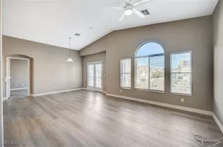 Photo #3: 2632048 Listing