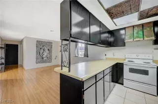 Photo #3: 2632060 Listing