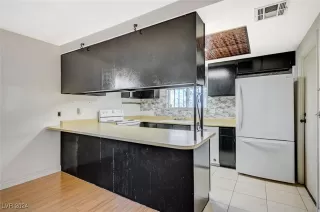 Photo #6: 2632060 Listing