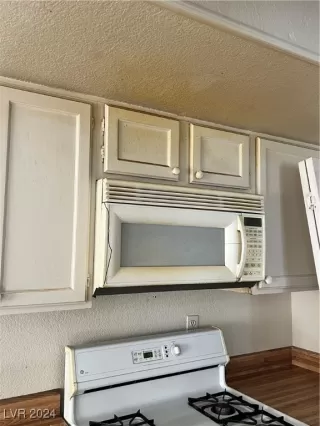 Photo #5: 2632083 Listing