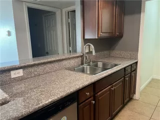 Photo #3: 2632118 Listing