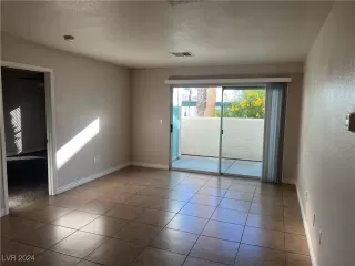 Photo #6: 2632118 Listing